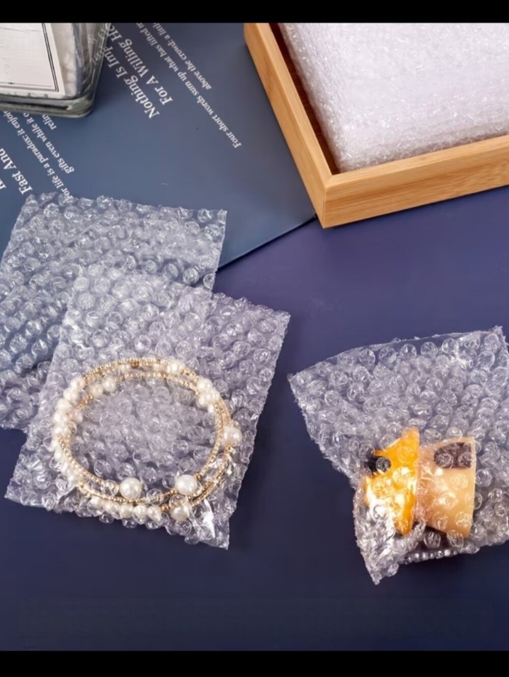 15ct. 3.1x3.9 Clear Self-Seal Bubble Mailer - ✨️PRICE FIRM✨️ - Picture 3 of 6